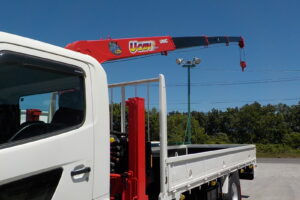 サムネイル: 平成26年　レンジャー 4ｔ4段クレーンロングジャッキ　★ラジコン★差違いアウトリガー★車検令和8年5月★