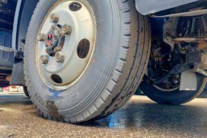 サムネイル: 平成２９年　日野　デュトロ　３トンアルミバン　４WD