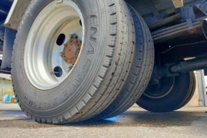 サムネイル: 平成２９年　日野　デュトロ　３トンアルミバン　４WD