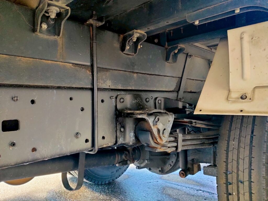 平成２９年　日野　デュトロ　３トンアルミバン　４WD