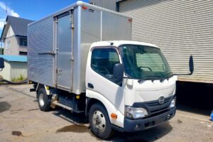 サムネイル: 平成２９年　日野　デュトロ　３トンアルミバン　４WD