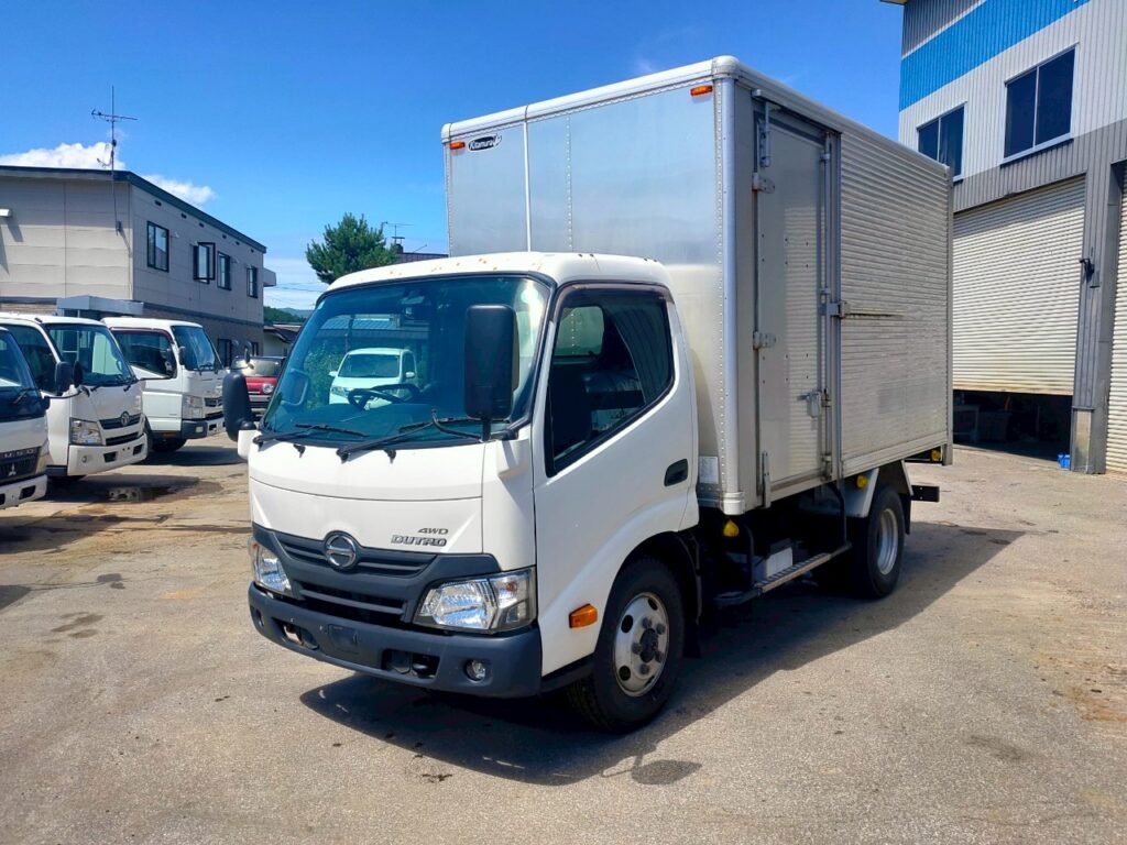 平成２９年　日野　デュトロ　３トンアルミバン　４WD