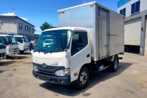 平成２９年　日野　デュトロ　３トンアルミバン　４WD