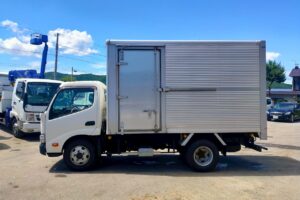 サムネイル: 平成２９年　日野　デュトロ　３トンアルミバン　４WD