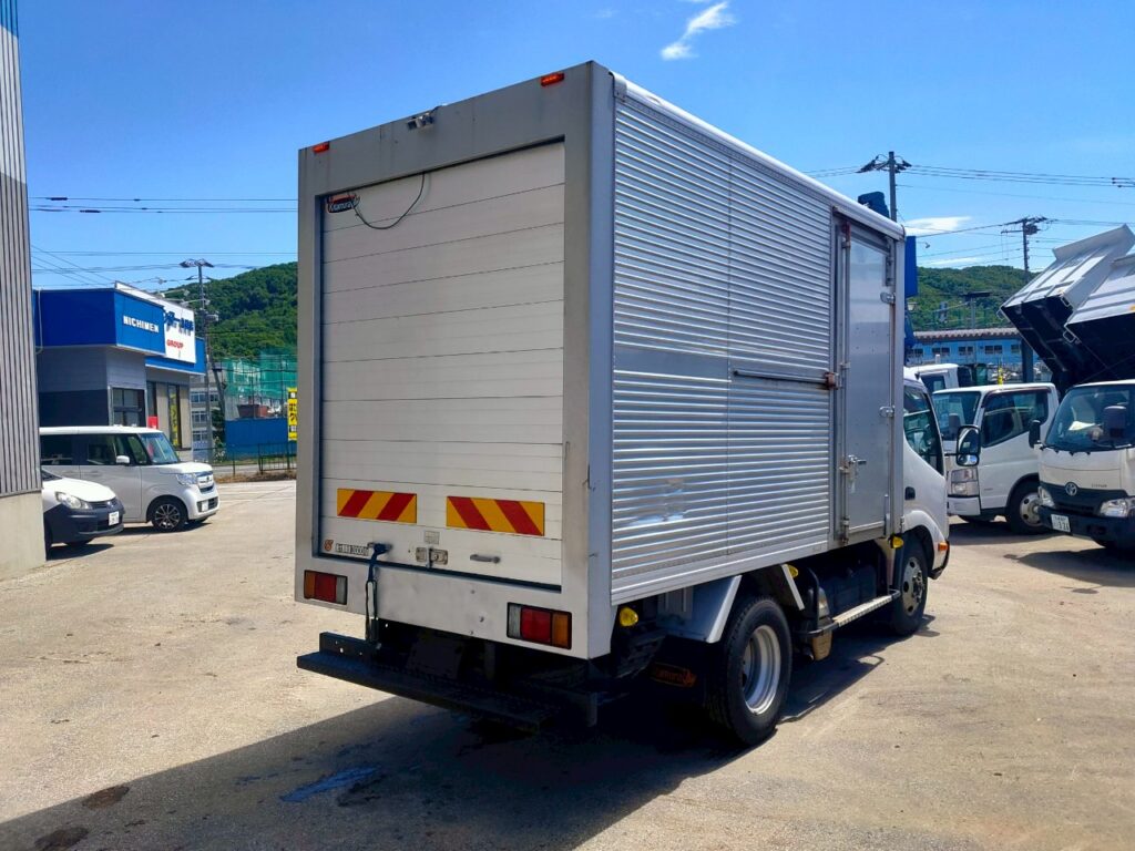 平成２９年　日野　デュトロ　３トンアルミバン　４WD
