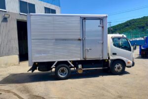 サムネイル: 平成２９年　日野　デュトロ　３トンアルミバン　４WD