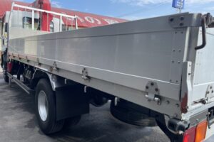 サムネイル: 平成22年　フォワード４トン４段クレーン　ラジコン　アルミアオリ　車検1年付