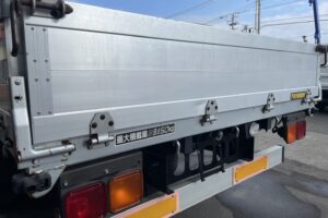 サムネイル: 平成22年　フォワード４トン４段クレーン　ラジコン　アルミアオリ　車検1年付