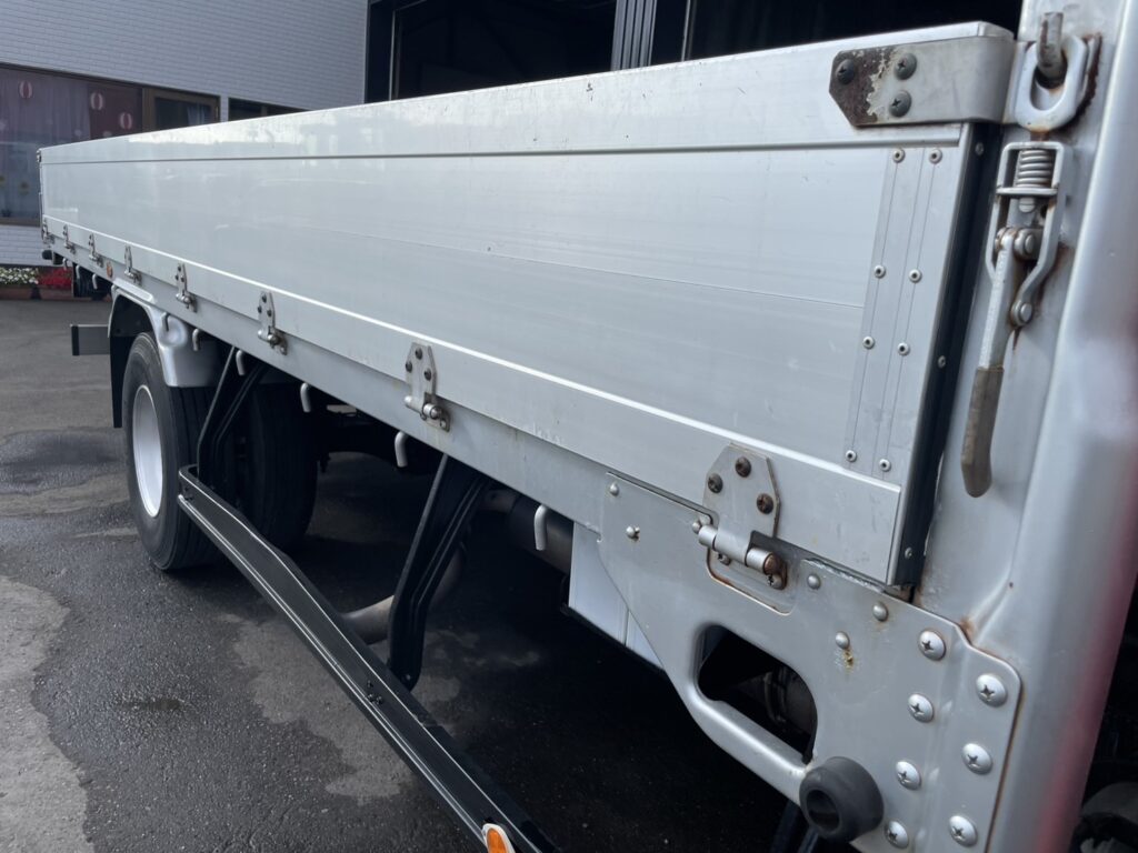 平成22年　フォワード４トン４段クレーン　ラジコン　アルミアオリ　車検1年付