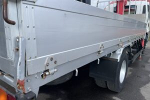 サムネイル: 平成22年　フォワード４トン４段クレーン　ラジコン　アルミアオリ　車検1年付