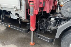 サムネイル: 平成22年　フォワード４トン４段クレーン　ラジコン　アルミアオリ　車検1年付