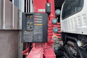 サムネイル: 平成22年　フォワード４トン４段クレーン　ラジコン　アルミアオリ　車検1年付