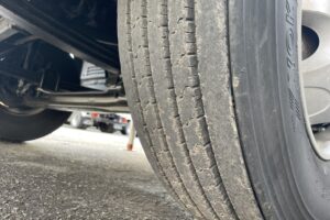 サムネイル: 平成22年　フォワード４トン４段クレーン　ラジコン　アルミアオリ　車検1年付