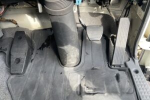 サムネイル: 平成22年　フォワード４トン４段クレーン　ラジコン　アルミアオリ　車検1年付