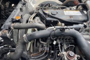 サムネイル: 平成22年　フォワード４トン４段クレーン　ラジコン　アルミアオリ　車検1年付