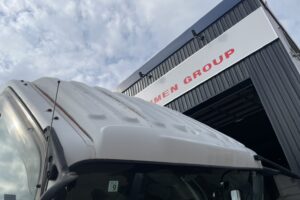 サムネイル: 平成22年　フォワード４トン４段クレーン　ラジコン　アルミアオリ　車検1年付
