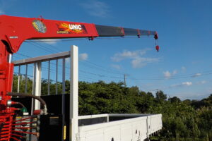 サムネイル: 平成23年　フォワード 4ｔ5段クレーンロング　★フックイン★ラジコン★車検令和8年6月★