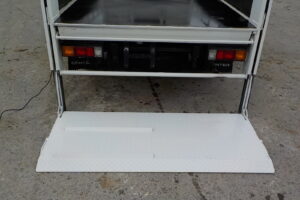 サムネイル: 平成15年　キャンターガッツ 1.45ｔ平　4ＷＤ　パワーゲート　★リヤタイヤシングル★予備検査取得済み★