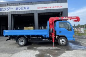 サムネイル: 平成15年　エルフ２トン３段クレーンロング　全塗装済み　車検１年付　フル装備