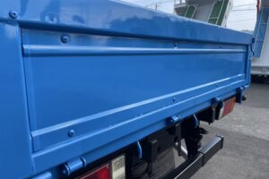 サムネイル: 平成15年　エルフ２トン３段クレーンロング　全塗装済み　車検１年付　フル装備