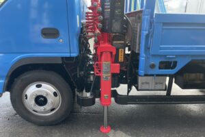 サムネイル: 平成15年　エルフ２トン３段クレーンロング　全塗装済み　車検１年付　フル装備