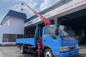 サムネイル: 平成15年　エルフ２トン３段クレーンロング　全塗装済み　車検１年付　フル装備