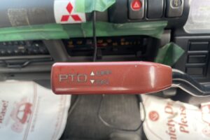 サムネイル: 平成15年　エルフ２トン３段クレーンロング　全塗装済み　車検１年付　フル装備