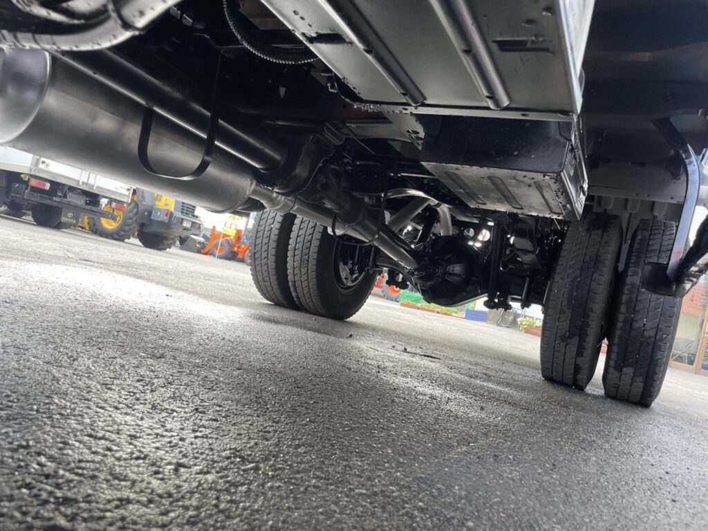 平成15年　エルフ２トン３段クレーンロング　全塗装済み　車検１年付　フル装備