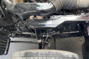 サムネイル: 平成15年　エルフ２トン３段クレーンロング　全塗装済み　車検１年付　フル装備