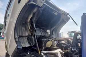 サムネイル: H19 デュトロ12ｍ高所作業車　★フル装備　★5ＭＴ　★アイチ ＳＳ－１２Ａ ★塗装済み！