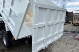 サムネイル: 平成26年　フォワード　４トン深ダンプ　土砂禁（車検令和8年6月）