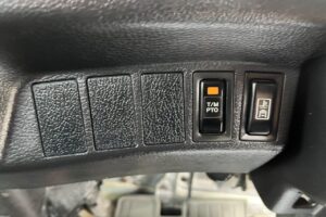 サムネイル: 平成23年　日野　レンジャー　４トン４段クレーン　ロングジャッキ　フックイン・ラジコン付（車検令和8年6月）