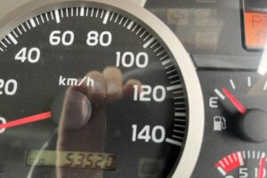 サムネイル: 平成23年　日野　レンジャー　４トン４段クレーン　ロングジャッキ　フックイン・ラジコン付（車検令和8年6月）