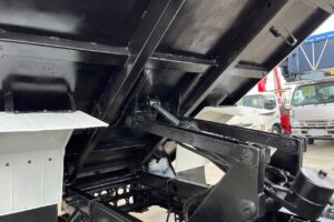 サムネイル: 平成24年　いすゞ　フォワード　４トンダンプ　電動コボレーン付（車検令和7年12月）