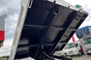 サムネイル: 平成24年　いすゞ　フォワード　４トンダンプ　電動コボレーン付（車検令和7年12月）