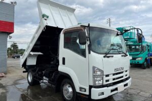 サムネイル: 平成24年　いすゞ　フォワード　４トンダンプ　電動コボレーン付（車検令和7年12月）
