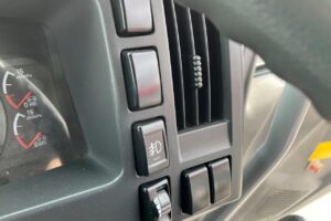 サムネイル: 平成24年　いすゞ　フォワード　４トンダンプ　電動コボレーン付（車検令和7年12月）
