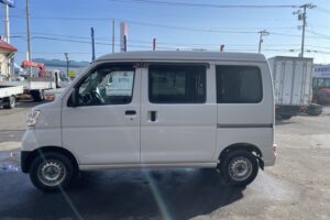 サムネイル: 平成31年　ダイハツ　ハイゼットカーゴ４WD　車検2年付　アイドリングストップ