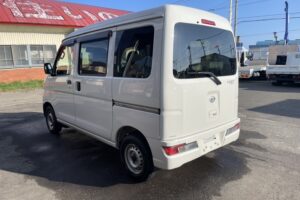 サムネイル: 平成31年　ダイハツ　ハイゼットカーゴ４WD　車検2年付　アイドリングストップ