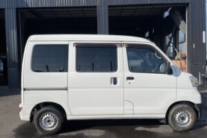 サムネイル: 平成31年　ダイハツ　ハイゼットカーゴ４WD　車検2年付　アイドリングストップ