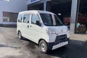 サムネイル: 平成31年　ダイハツ　ハイゼットカーゴ４WD　車検2年付　アイドリングストップ