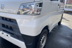 サムネイル: 平成31年　ダイハツ　ハイゼットカーゴ４WD　車検2年付　アイドリングストップ