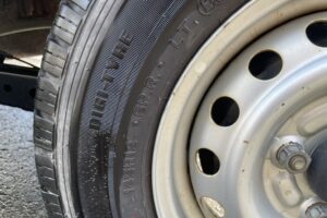 サムネイル: 平成31年　ダイハツ　ハイゼットカーゴ４WD　車検2年付　アイドリングストップ