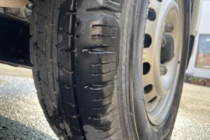 サムネイル: 平成31年　ダイハツ　ハイゼットカーゴ４WD　車検2年付　アイドリングストップ