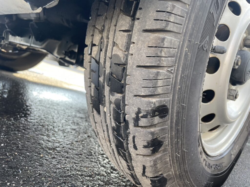 平成31年　ダイハツ　ハイゼットカーゴ４WD　車検2年付　アイドリングストップ