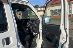 サムネイル: 平成31年　ダイハツ　ハイゼットカーゴ４WD　車検2年付　アイドリングストップ