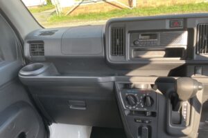 サムネイル: 平成31年　ダイハツ　ハイゼットカーゴ４WD　車検2年付　アイドリングストップ