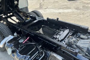 サムネイル: 平成24年　いすゞ　エルフ　２トンダンプ　３方開き・コボレーン付・小型貨物（4ナンバー）（車検1年付）