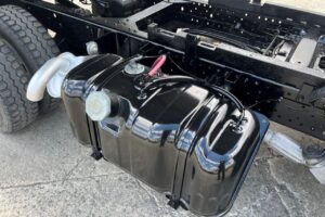 サムネイル: 平成24年　いすゞ　エルフ　２トンダンプ　３方開き・コボレーン付・小型貨物（4ナンバー）（車検1年付）