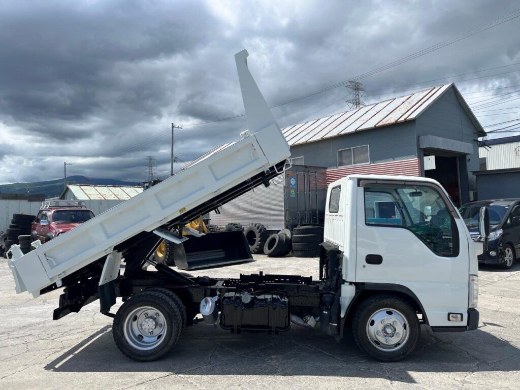 平成24年　いすゞ　エルフ　２トンダンプ　３方開き・コボレーン付・小型貨物（4ナンバー）（車検1年付）